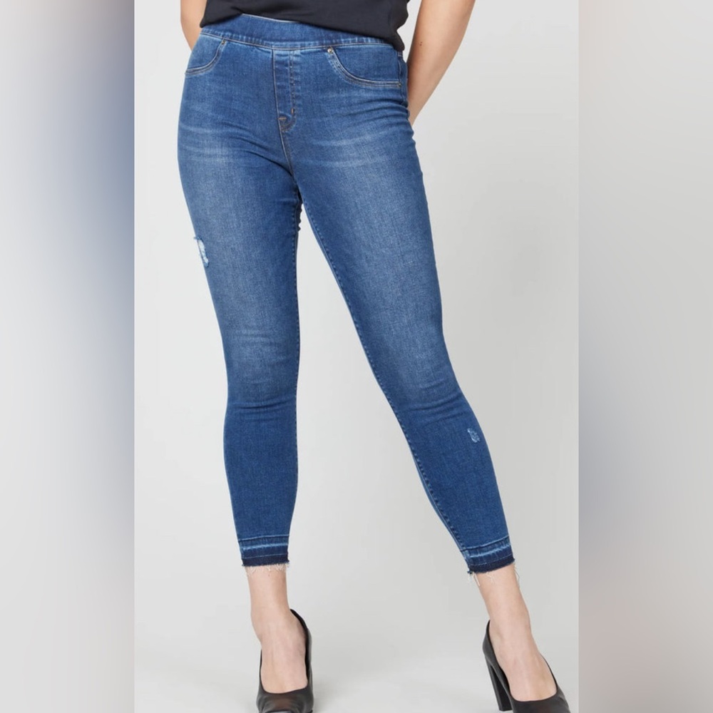 SPANX skinny jeans. Released hems. Women’s size L.‎